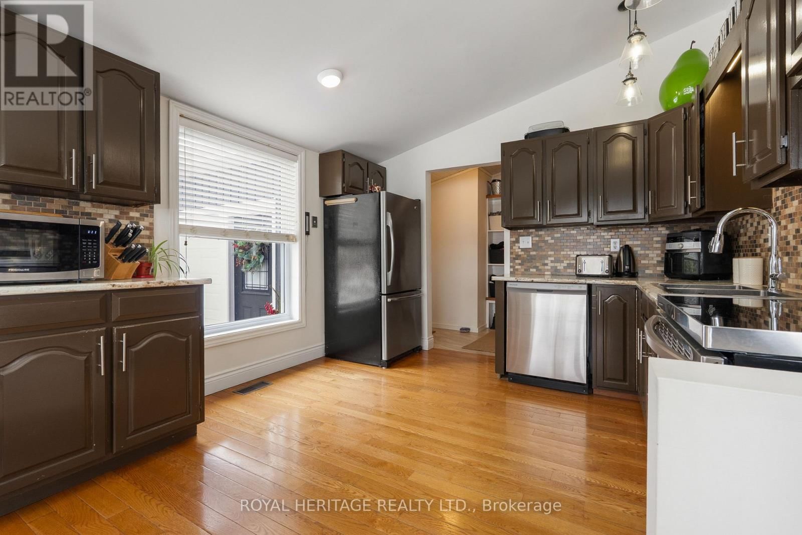 29 THURSTON STREET Image 14