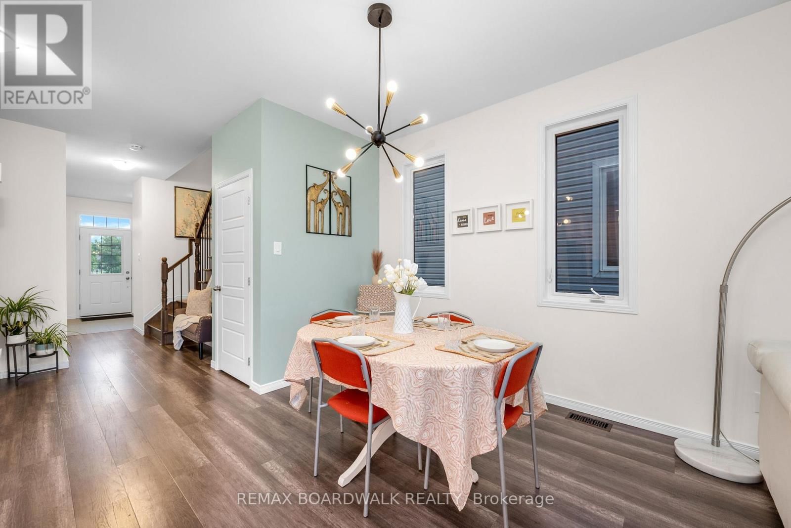 302 HALIBURTON HEIGHTS Image 11