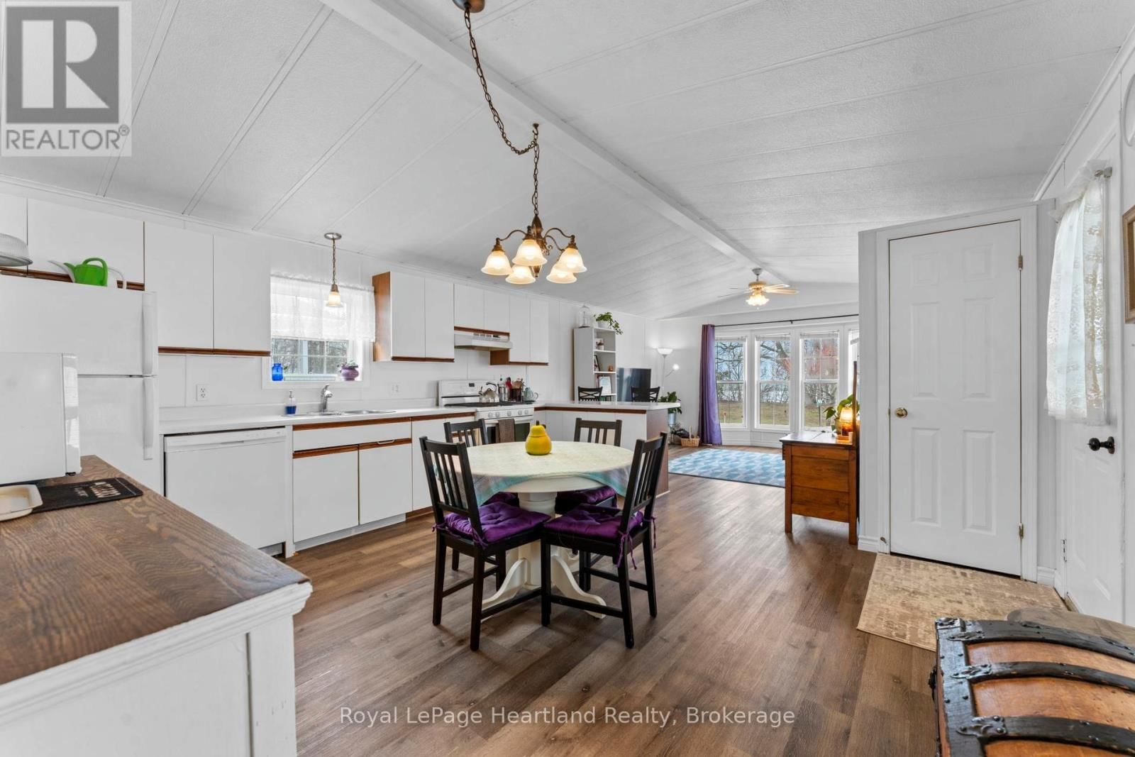 12 IROQUOIS LANE Image 10