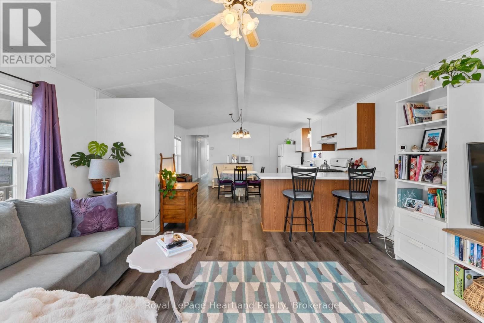 12 IROQUOIS LANE Image 14