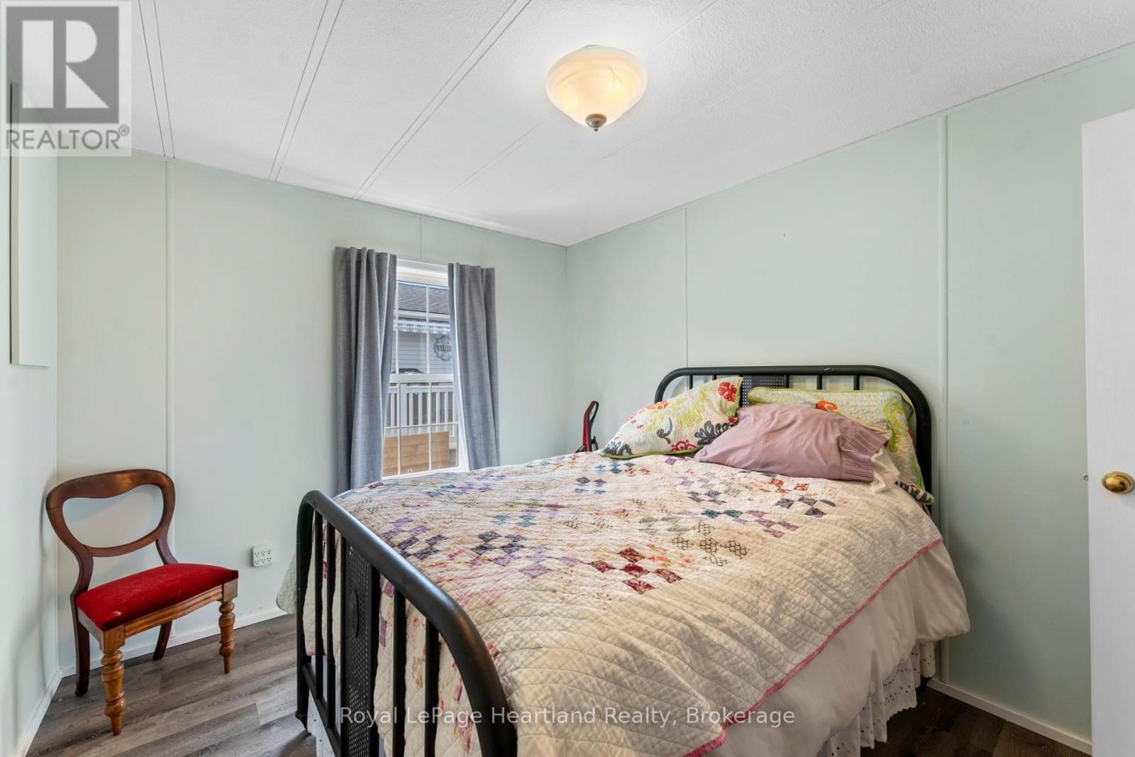 12 IROQUOIS LANE Image 17