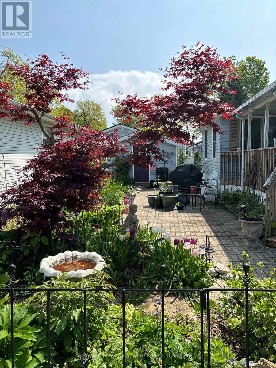 12 IROQUOIS LANE Image 2