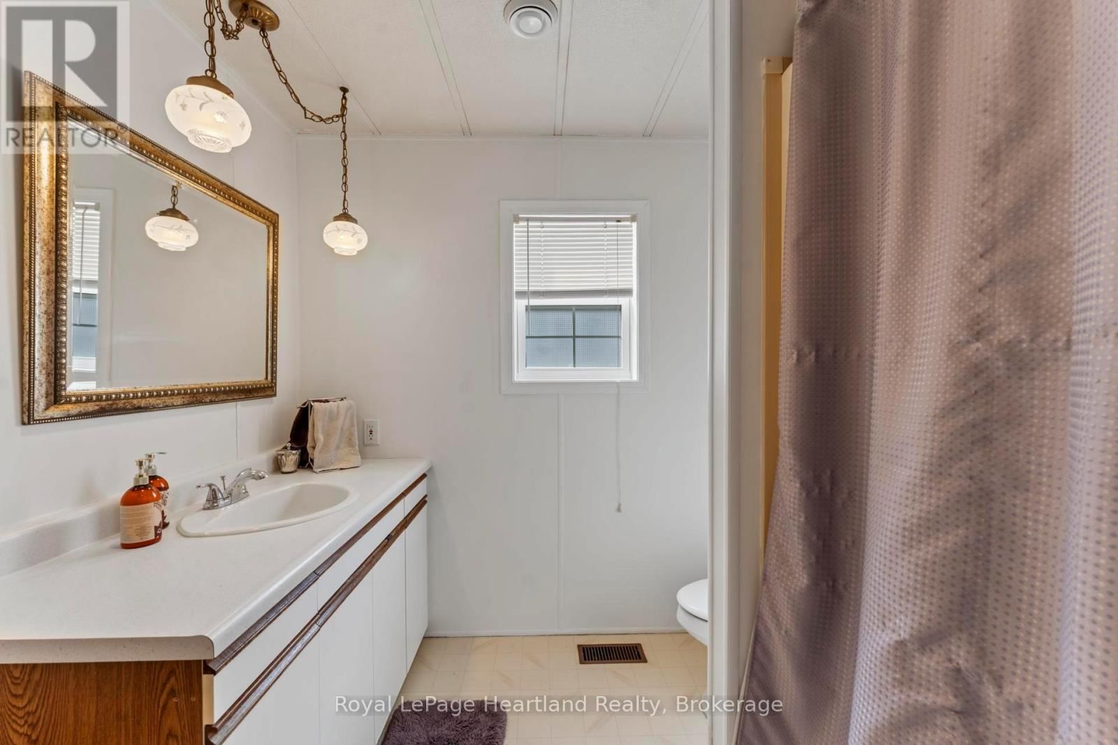 12 IROQUOIS LANE Image 21