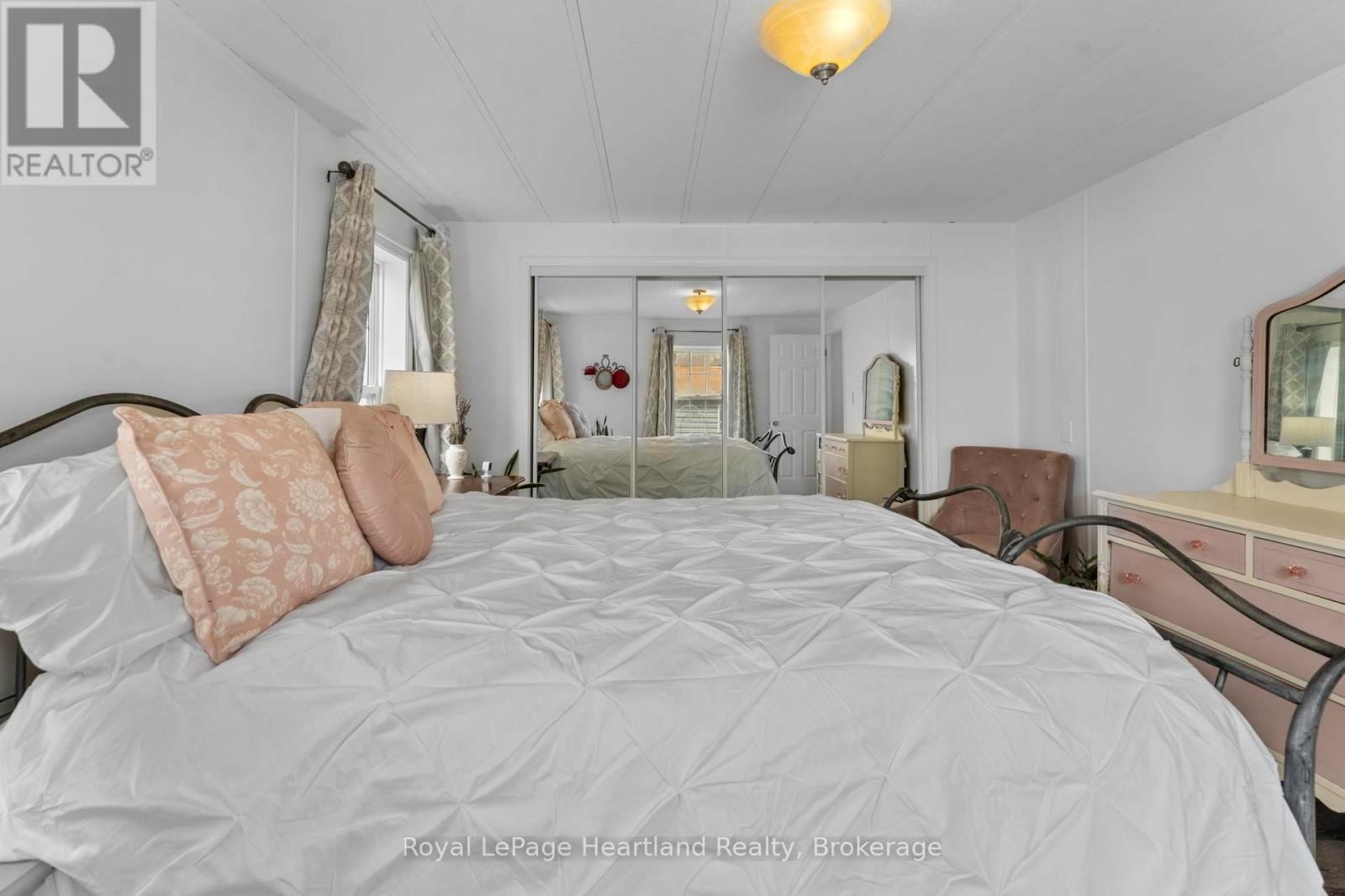 12 IROQUOIS LANE Image 23