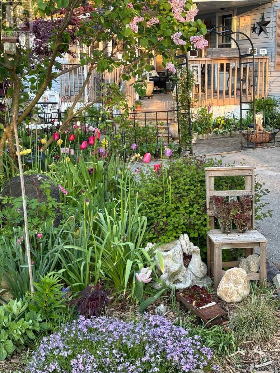 12 IROQUOIS LANE Image 29