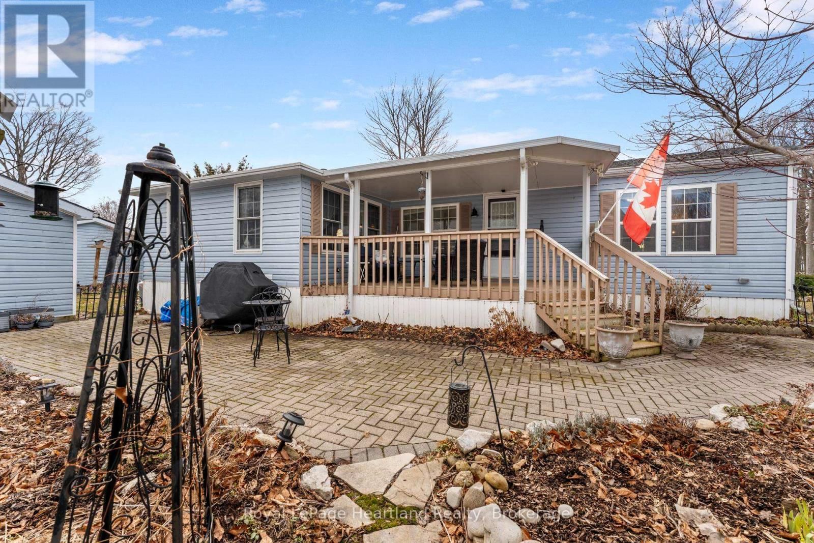 12 IROQUOIS LANE Image 30