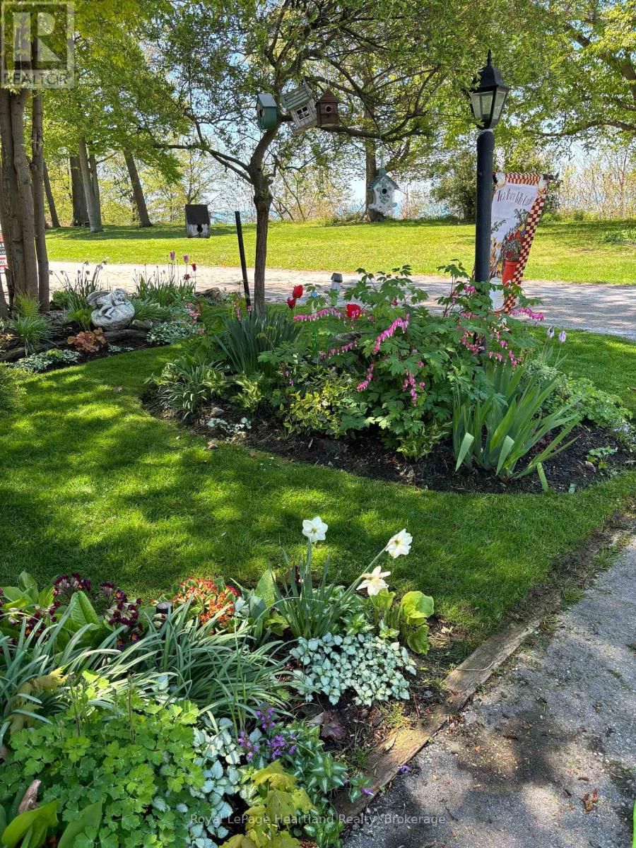 12 IROQUOIS LANE Image 32