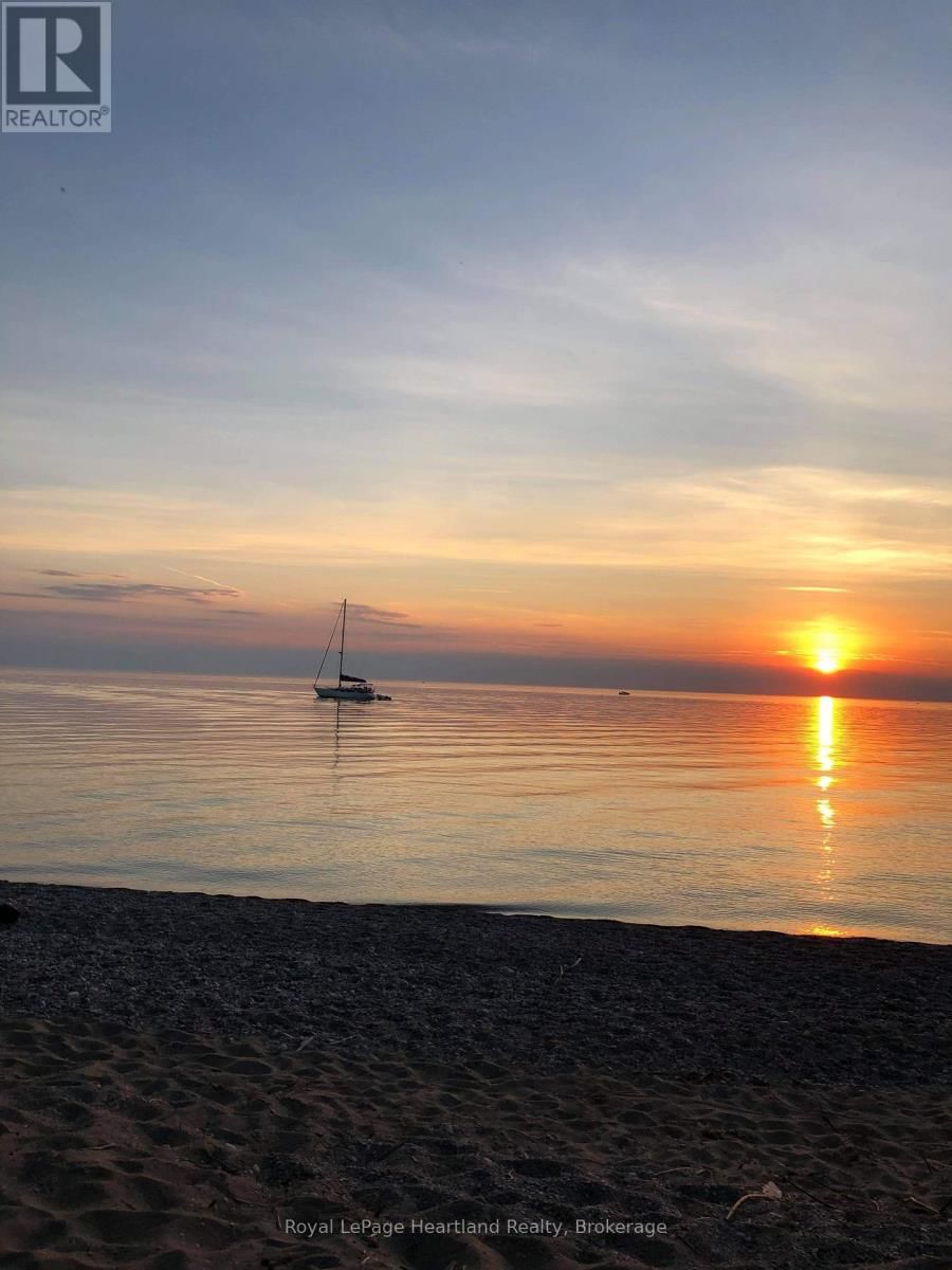 12 IROQUOIS LANE Image 37