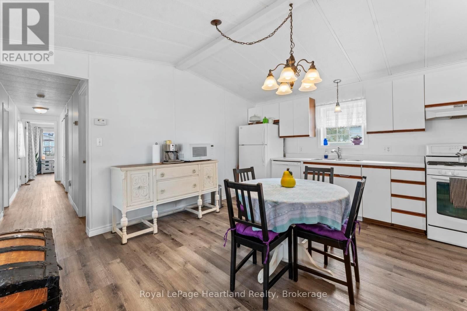 12 IROQUOIS LANE Image 7