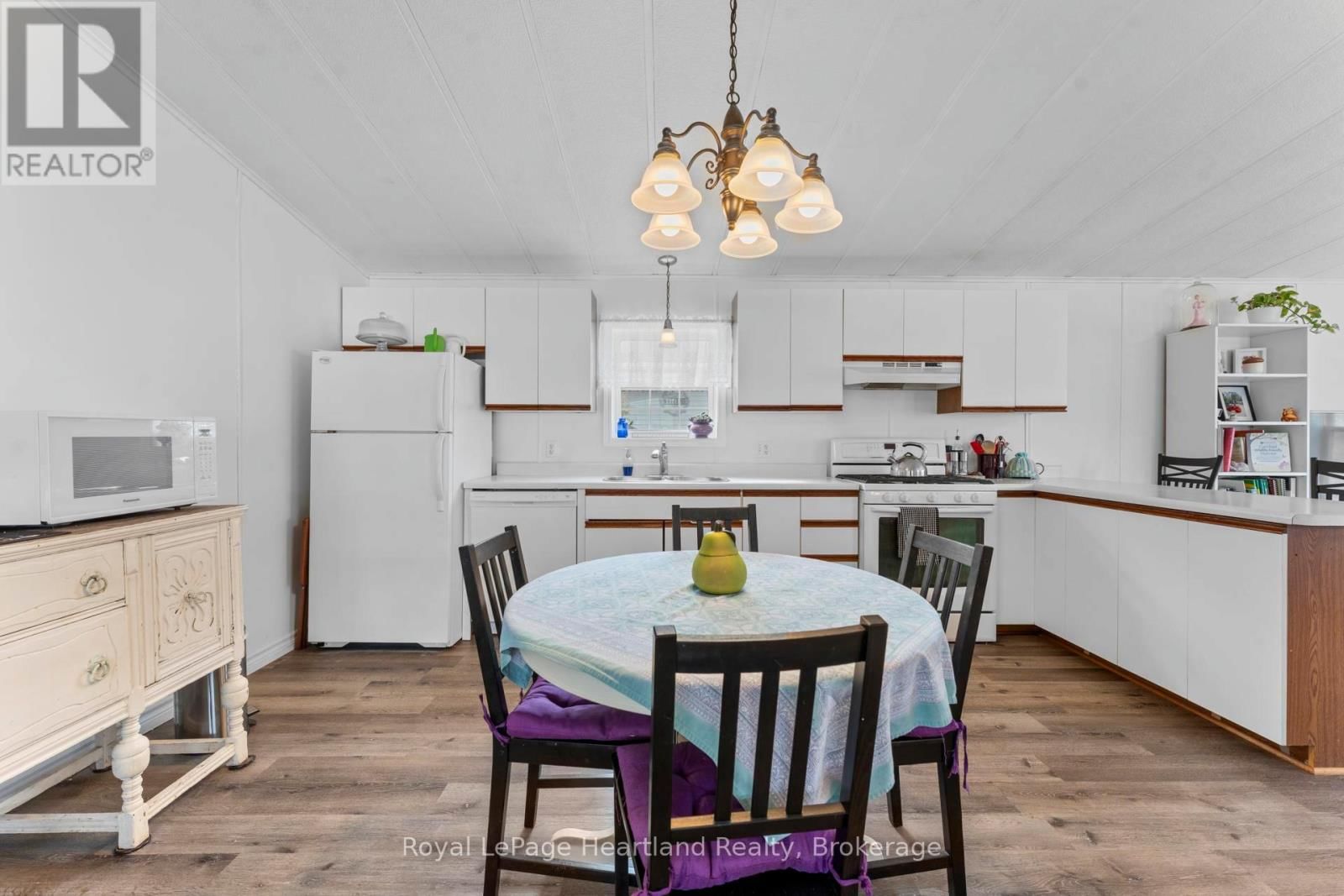 12 IROQUOIS LANE Image 8