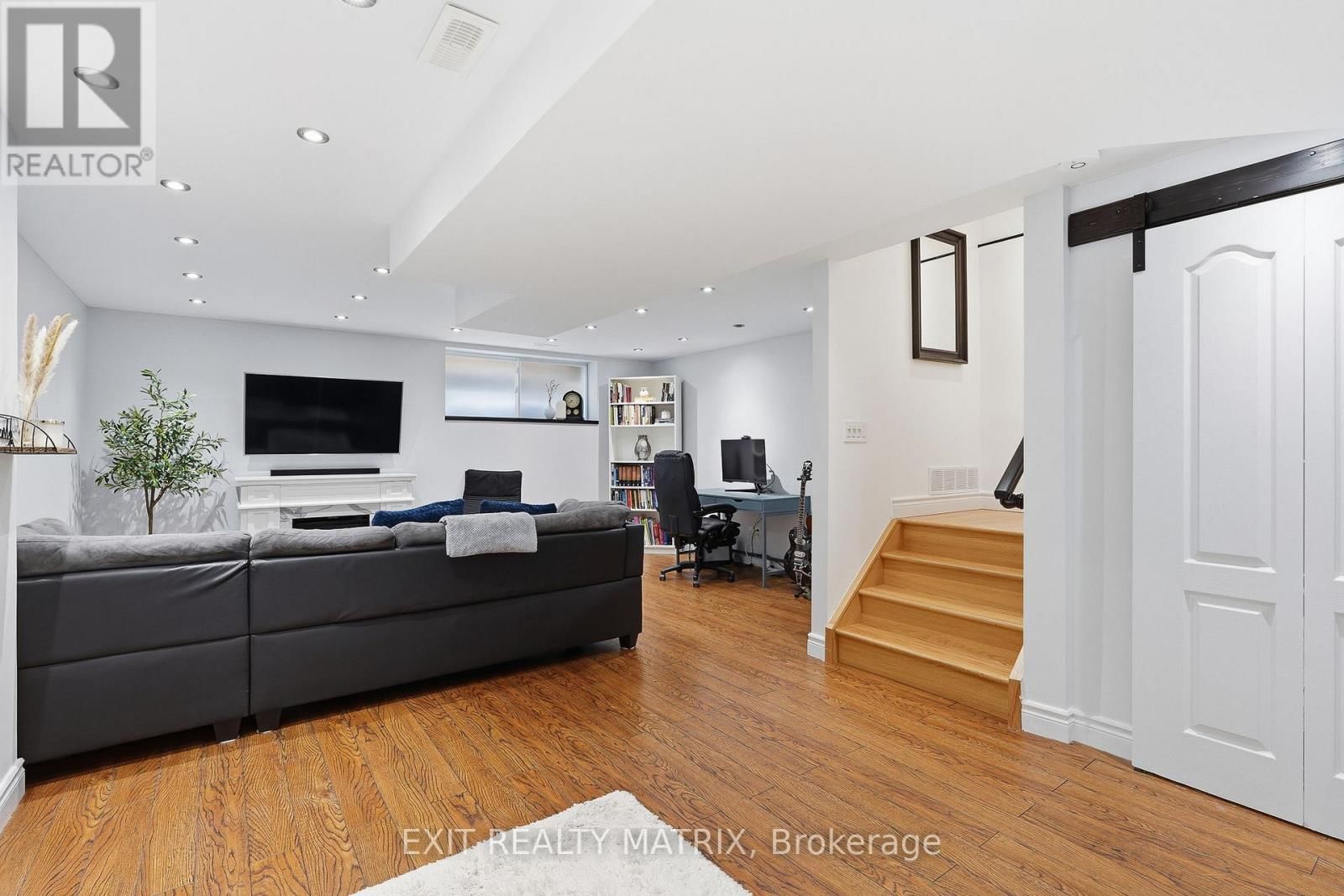 19 DIGNARD STREET Image 25