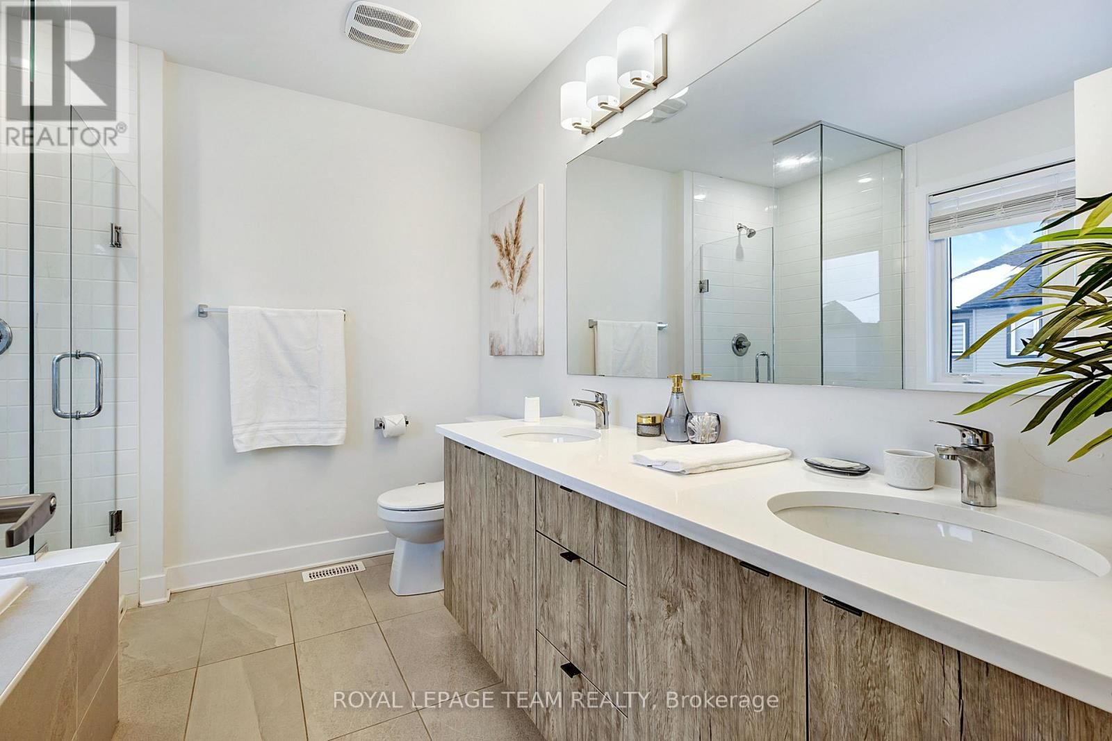 223 TURNBUCKLE CRESCENT Image 25