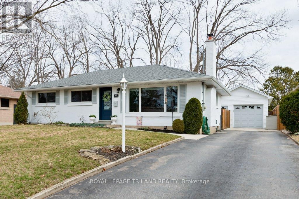 454 JELLICOE CRESCENT Image 1