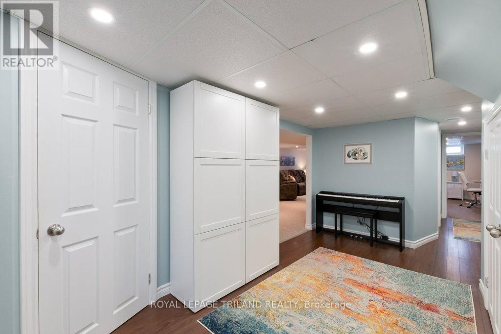 454 JELLICOE CRESCENT Image 18