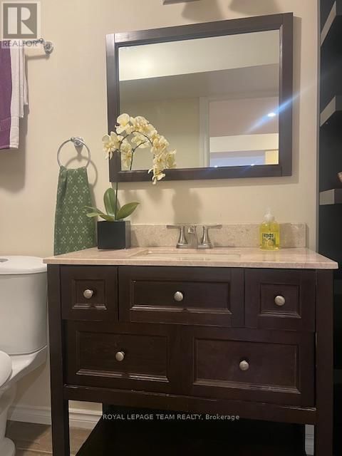 B - 685 EVERLASTING CRESCENT Image 16