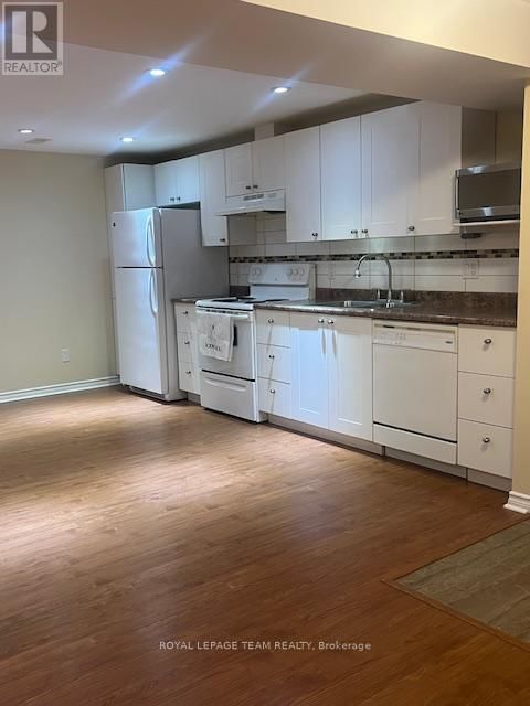 B - 685 EVERLASTING CRESCENT Image 21