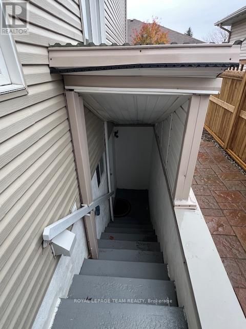 B - 685 EVERLASTING CRESCENT Image 3