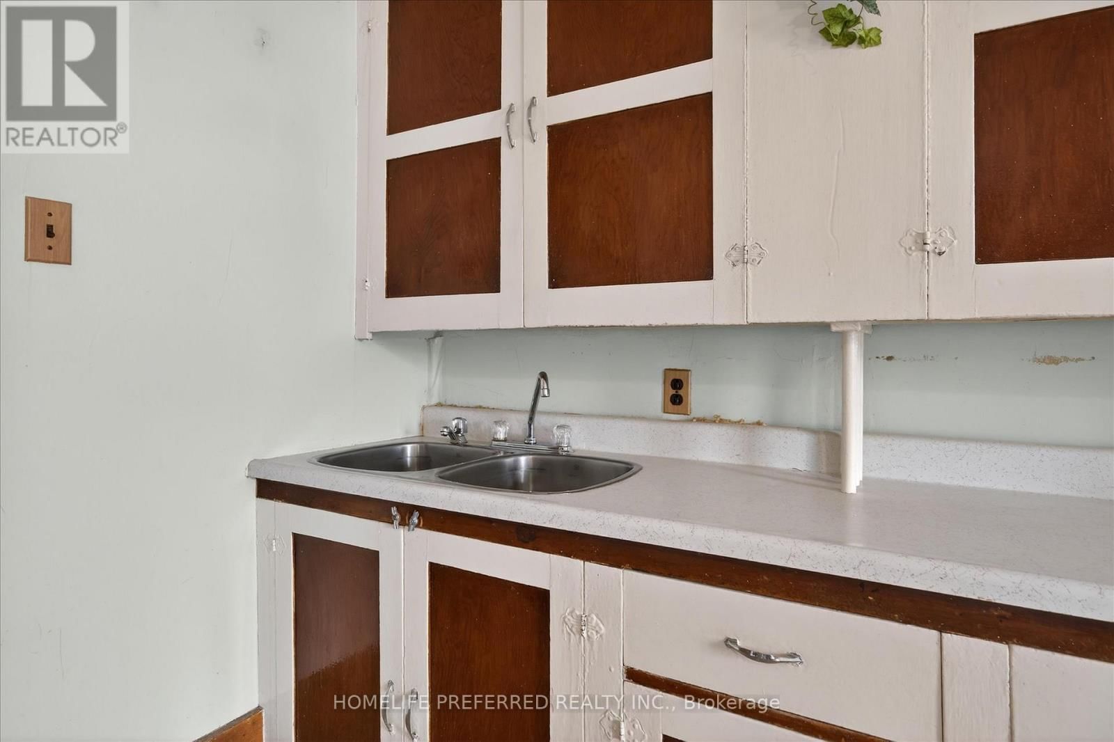 2758 28 HIGHWAY Image 15