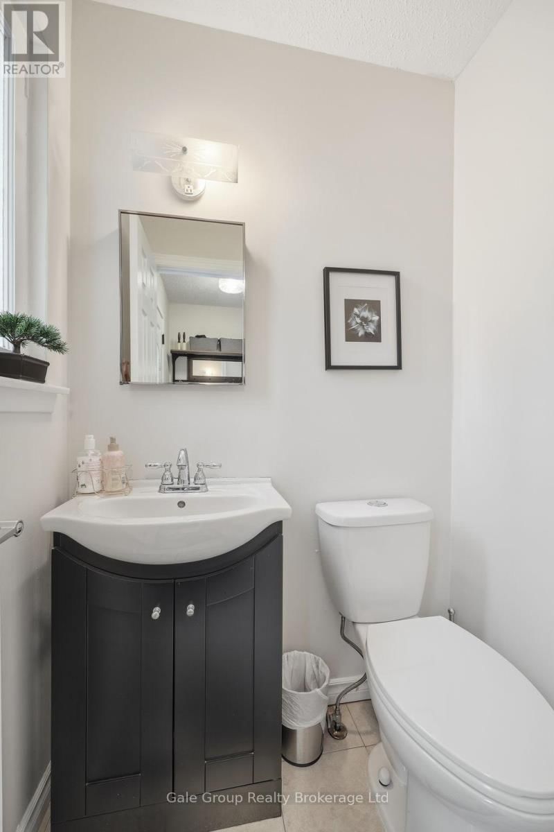 599 GAINSBOROUGH ROAD Image 12