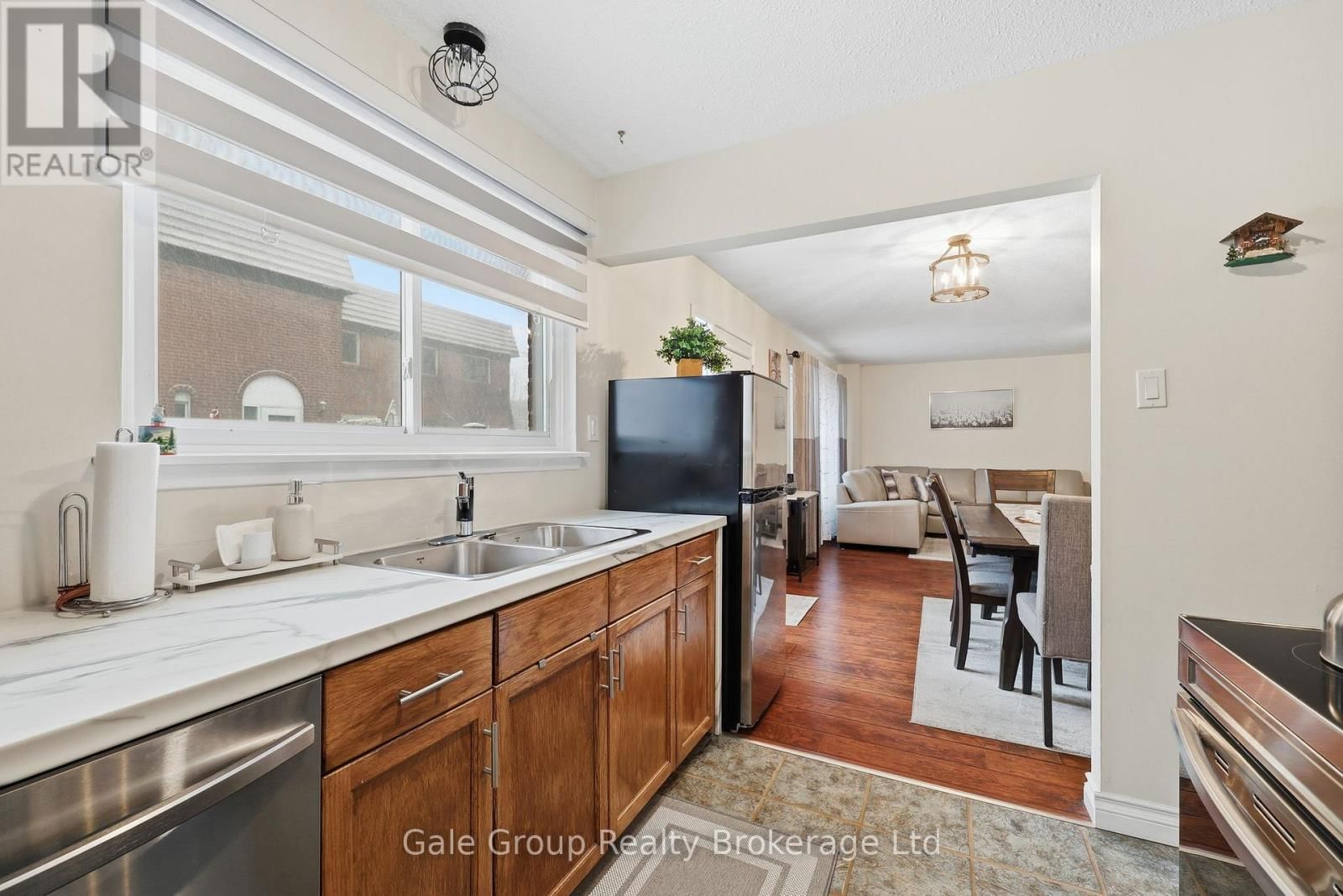 599 GAINSBOROUGH ROAD Image 24