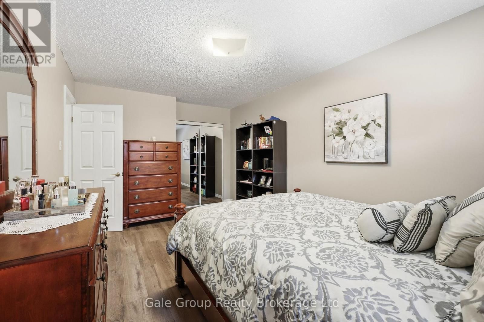 599 GAINSBOROUGH ROAD Image 37