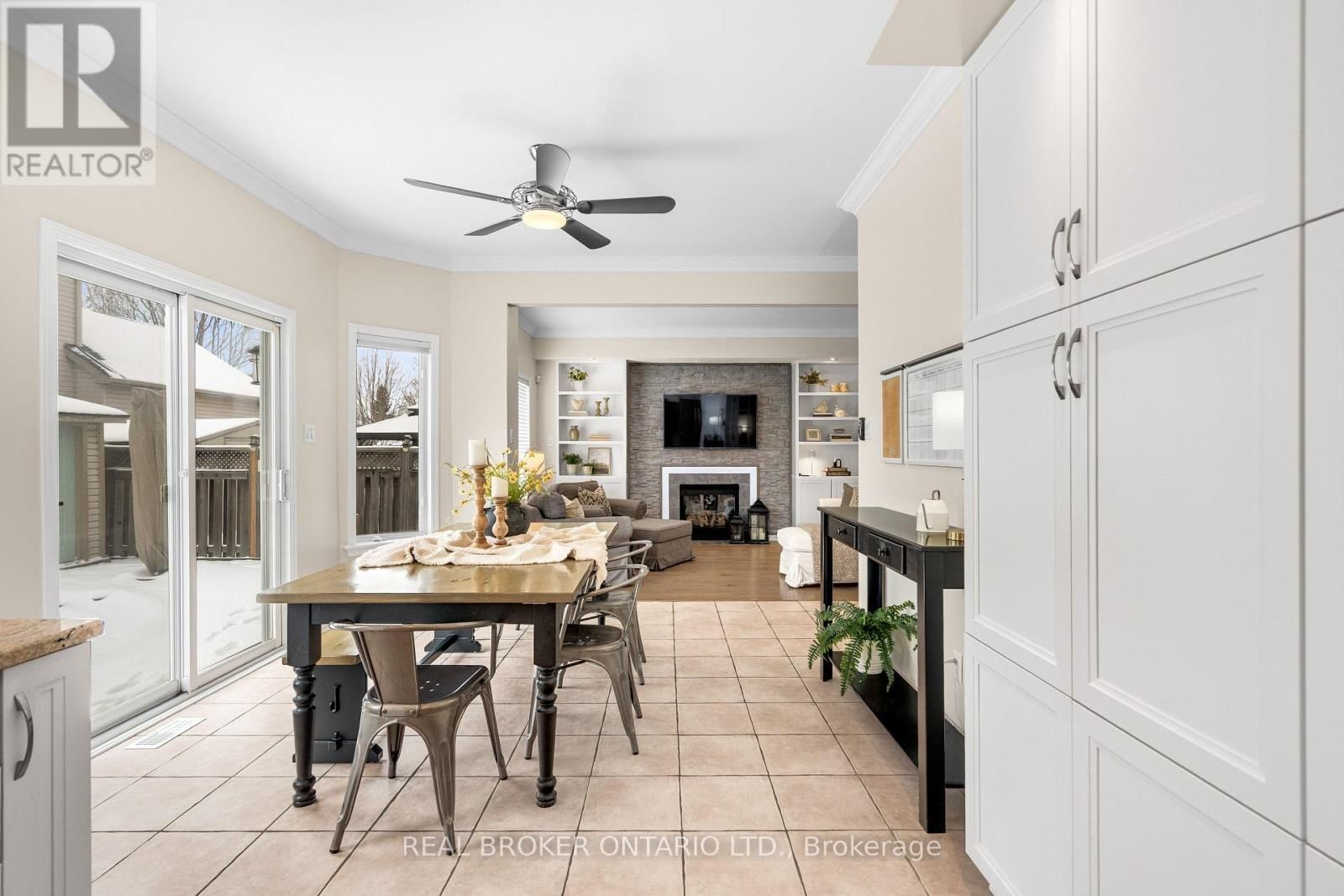 41 GOLDER'S GREEN LANE Image 18