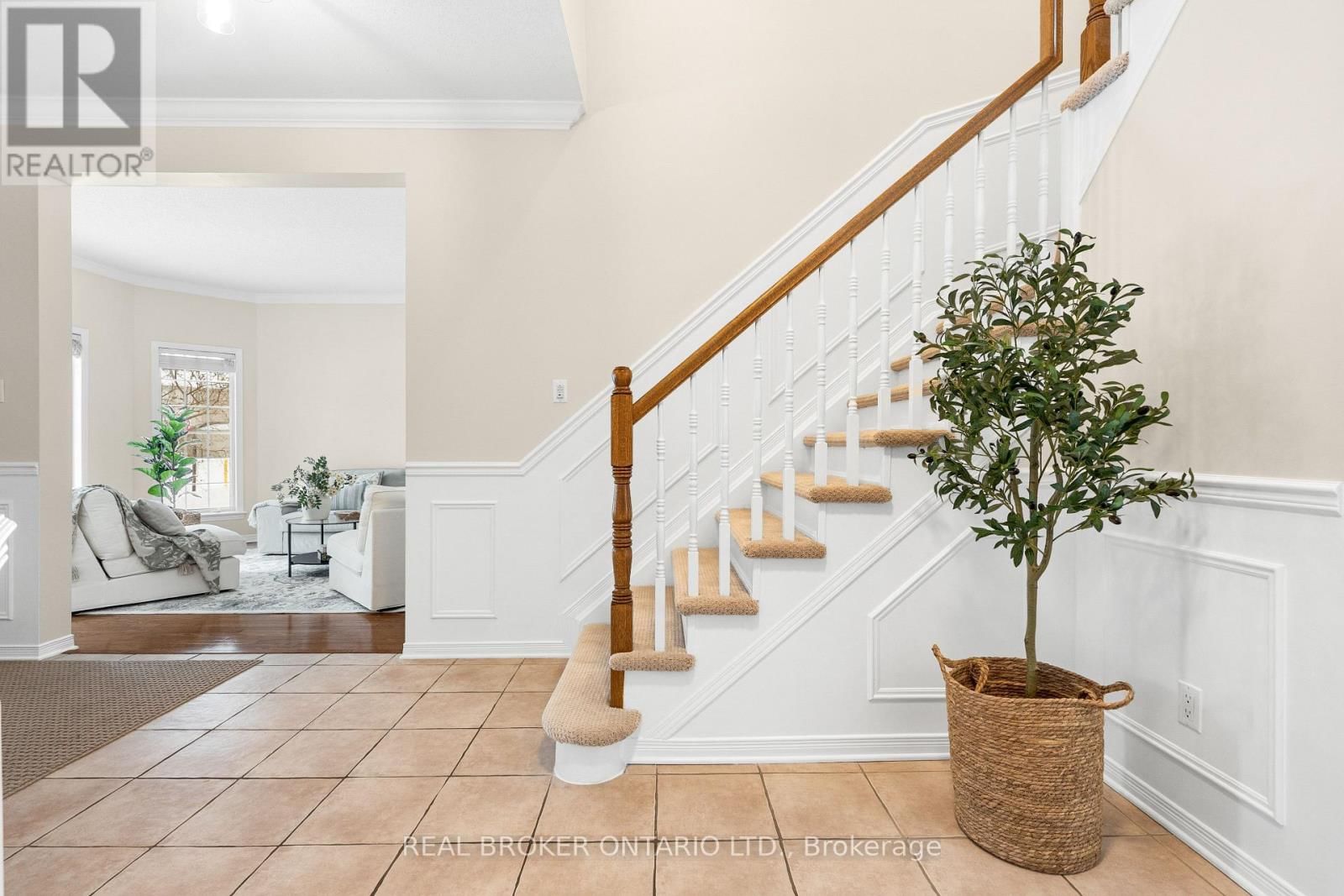 41 GOLDER'S GREEN LANE Image 25