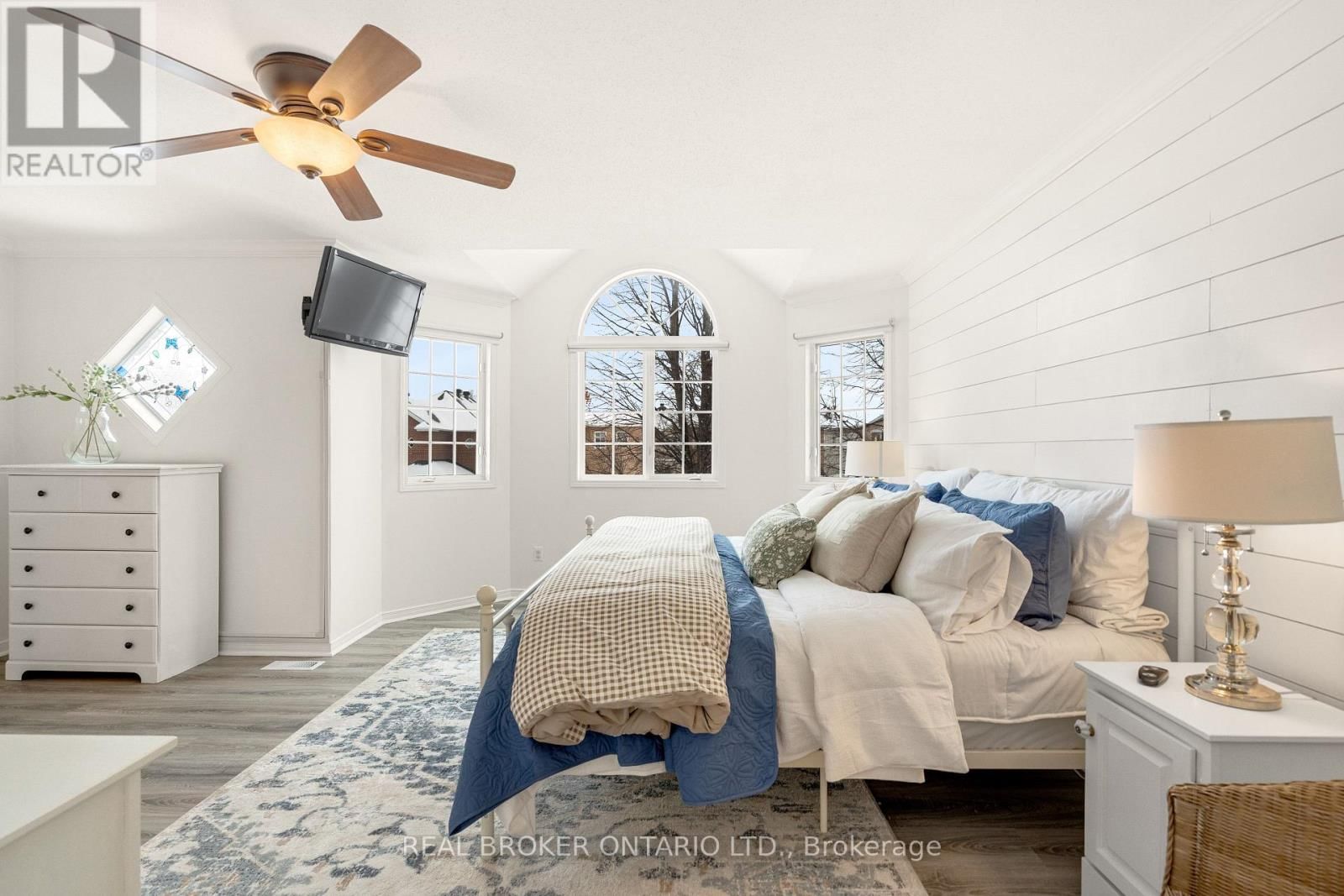 41 GOLDER'S GREEN LANE Image 28