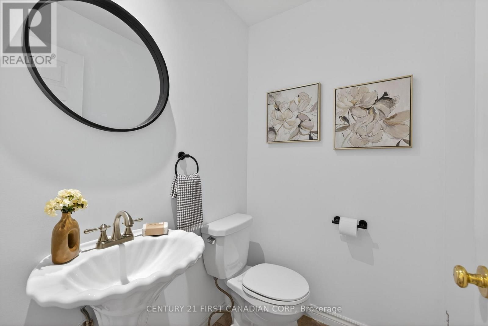 8 CLAIRE COURT Image 22