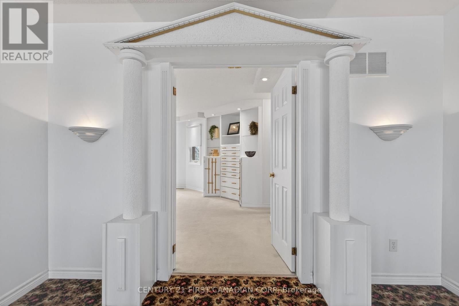 8 CLAIRE COURT Image 25