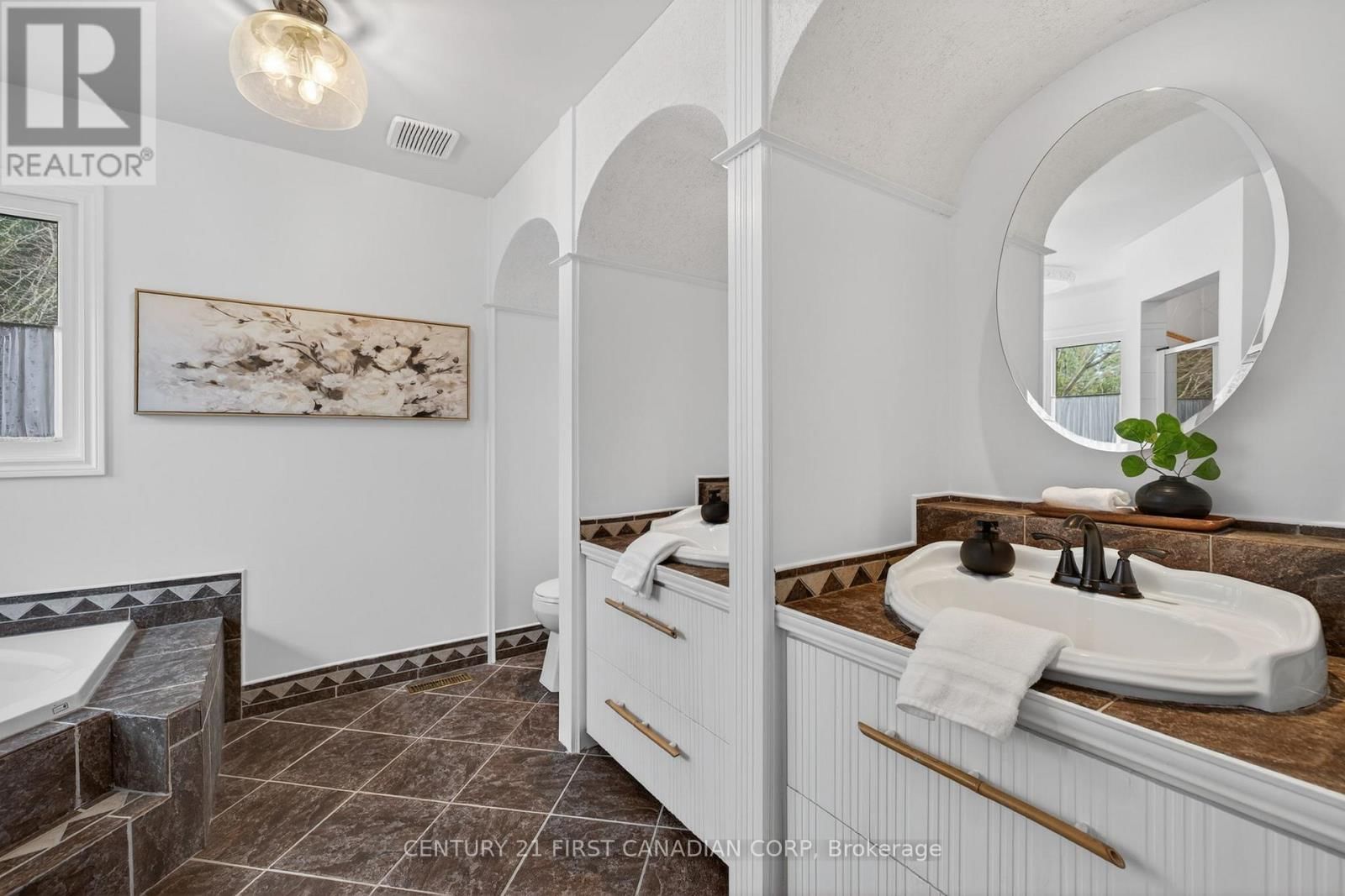 8 CLAIRE COURT Image 29