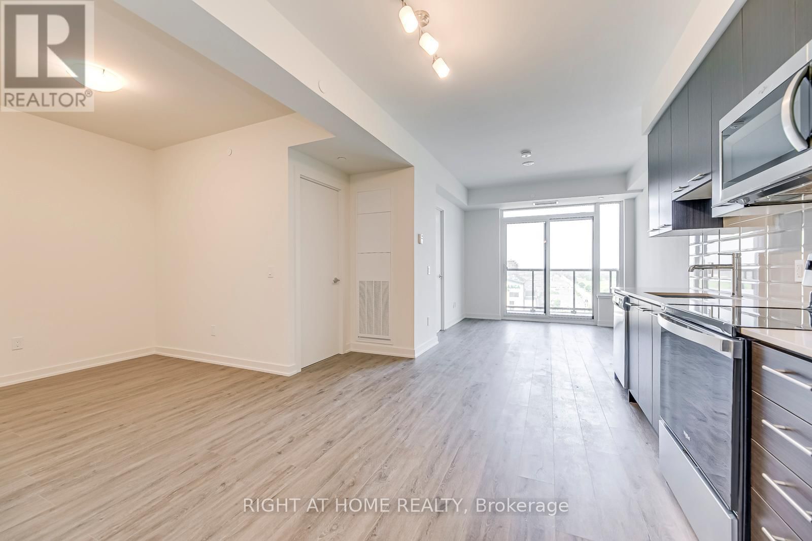 1103 - 385 WINSTON ROAD Image 8