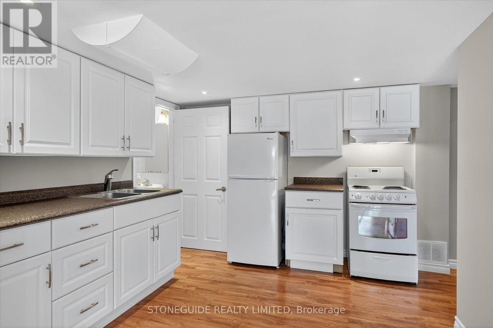 1726 RAVENWOOD DRIVE Image 40