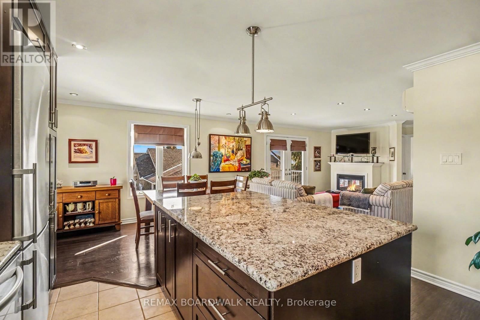 Unit 204 - 32 DE LA CROISEE STREET Image 10