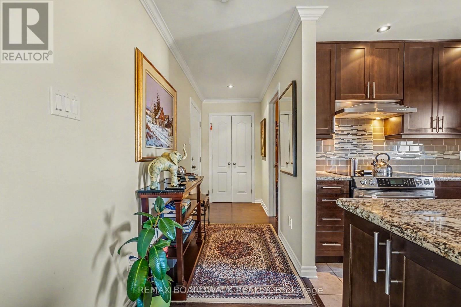 Unit 204 - 32 DE LA CROISEE STREET Image 5