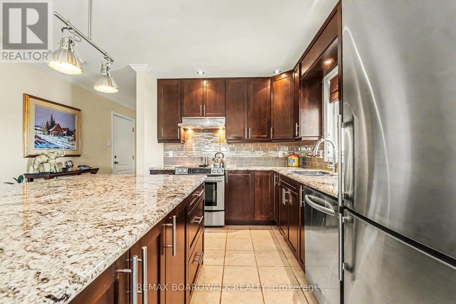 Unit 204 - 32 DE LA CROISEE STREET Image 9