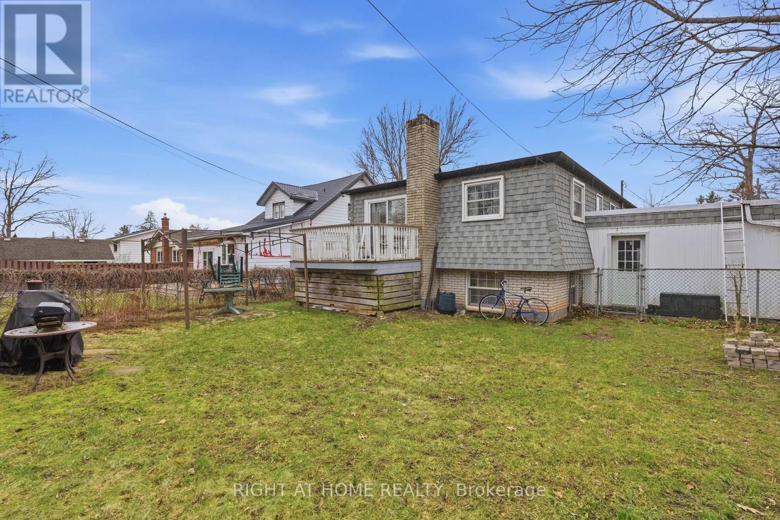 313 BOWEN ROAD Image 32