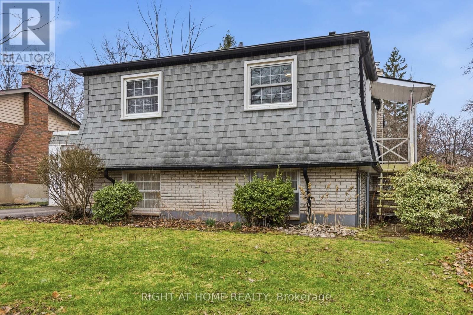 313 BOWEN ROAD Image 34