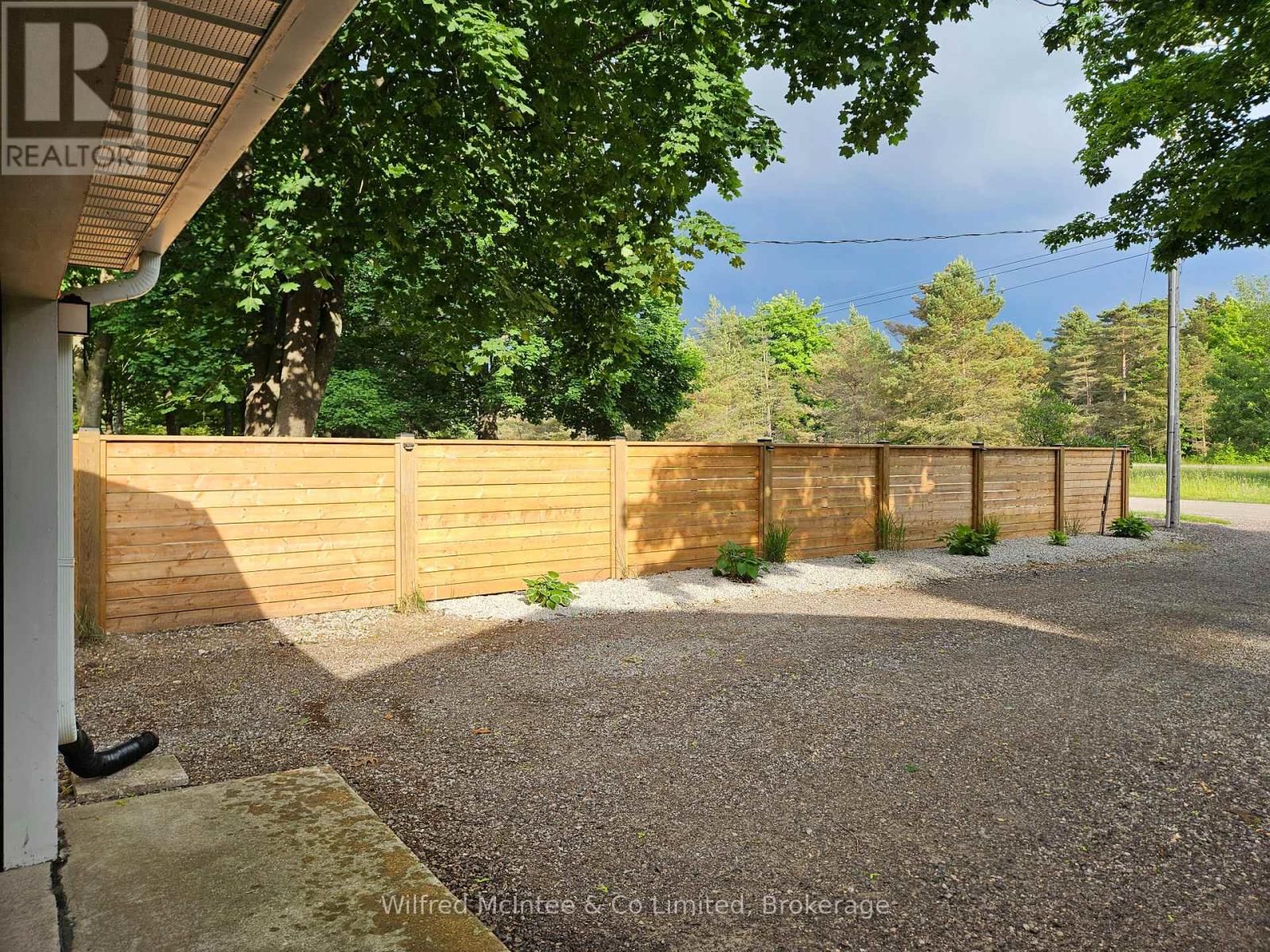 38 ALLISTER PLACE Image 32