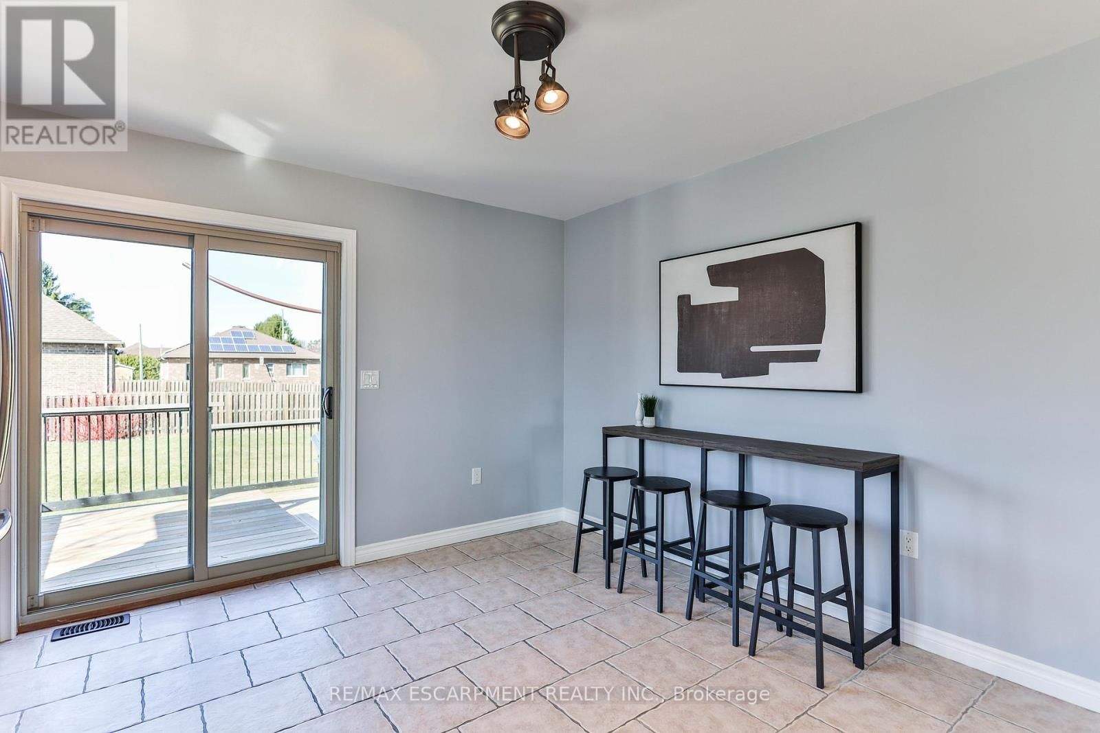 98 THOMAS AVENUE Image 21