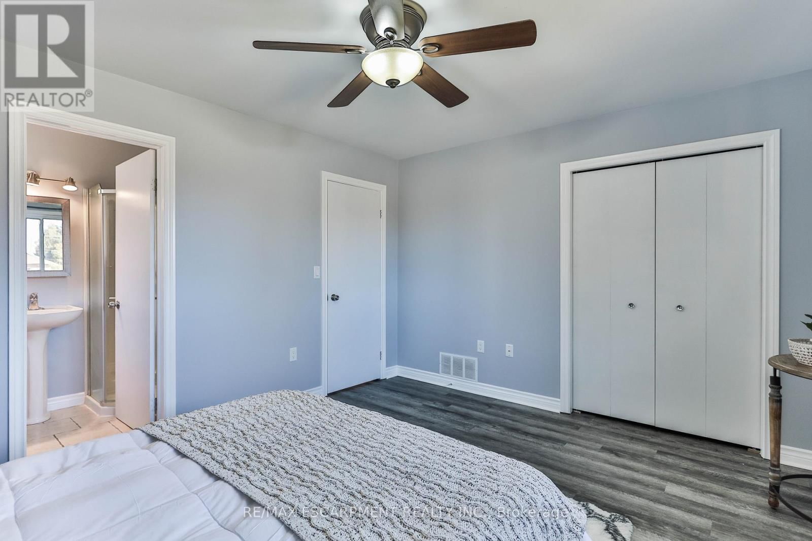 98 THOMAS AVENUE Image 23