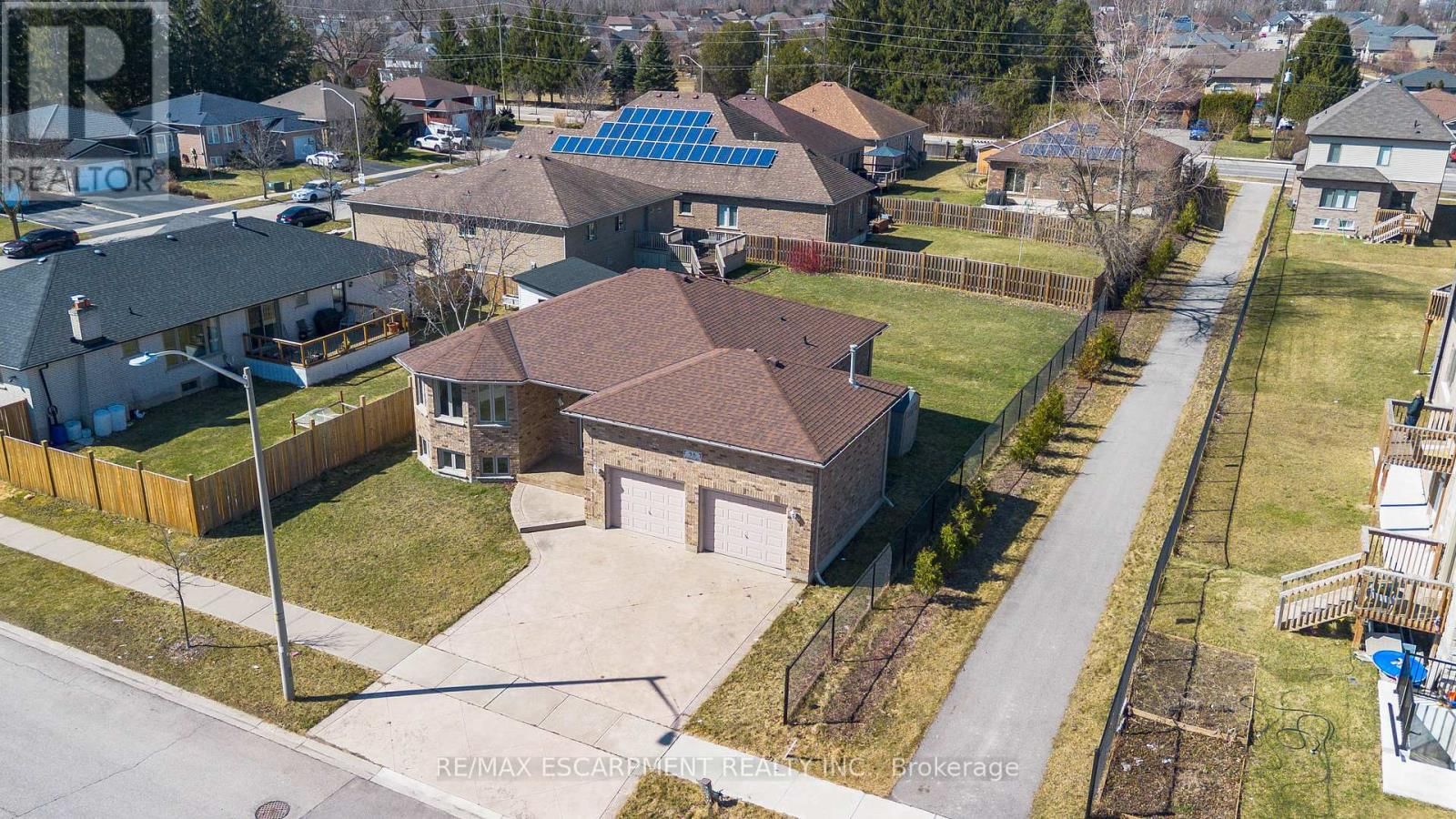 98 THOMAS AVENUE Image 46