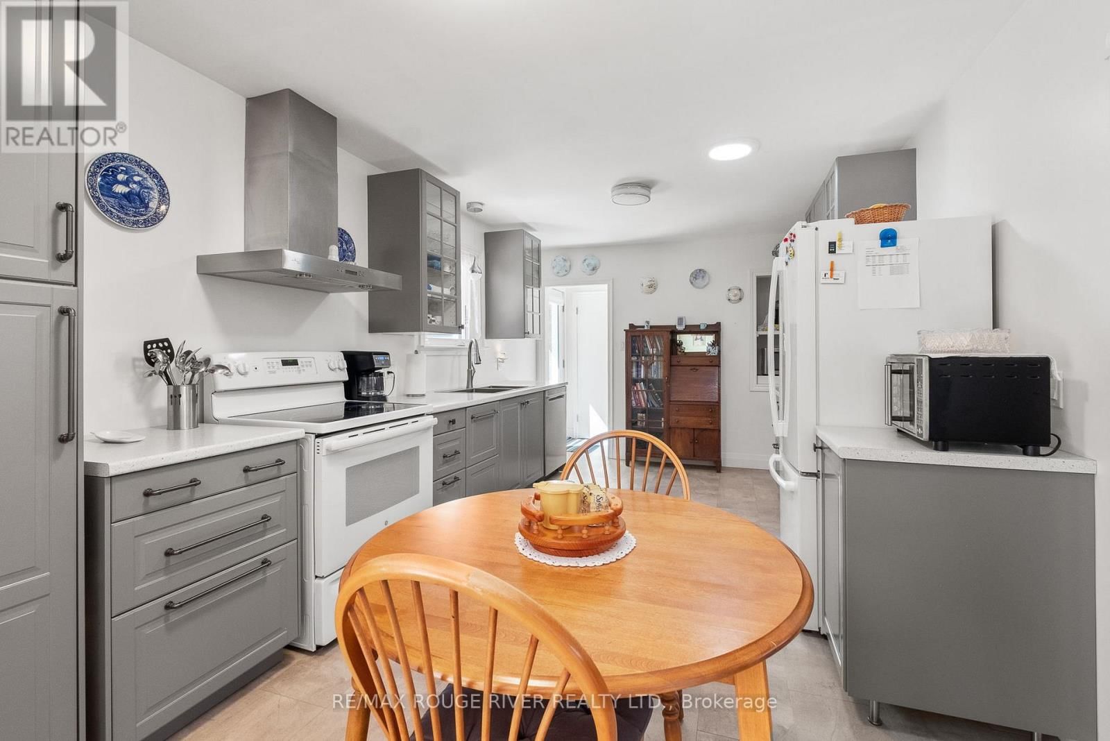 10 CHEER DRIVE Image 11