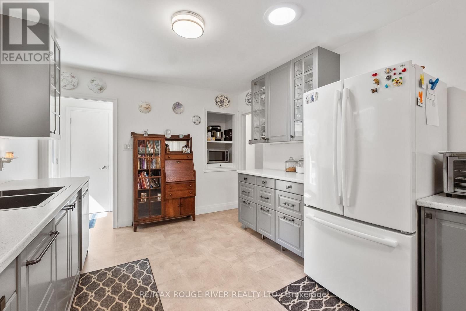 10 CHEER DRIVE Image 12