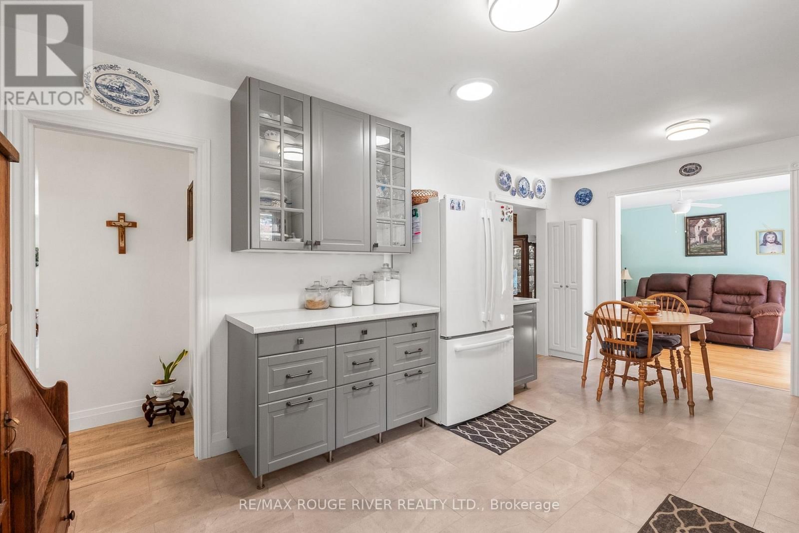 10 CHEER DRIVE Image 15