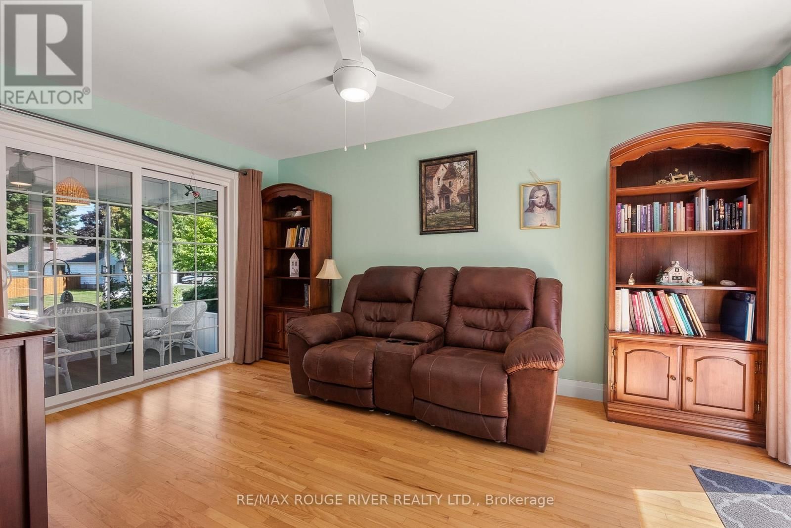 10 CHEER DRIVE Image 16