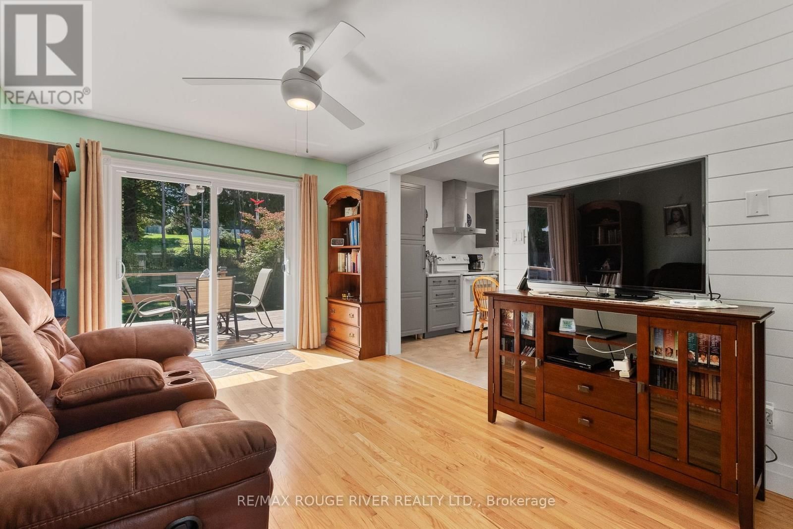 10 CHEER DRIVE Image 18