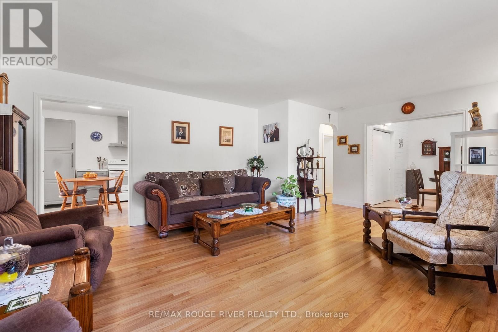 10 CHEER DRIVE Image 7