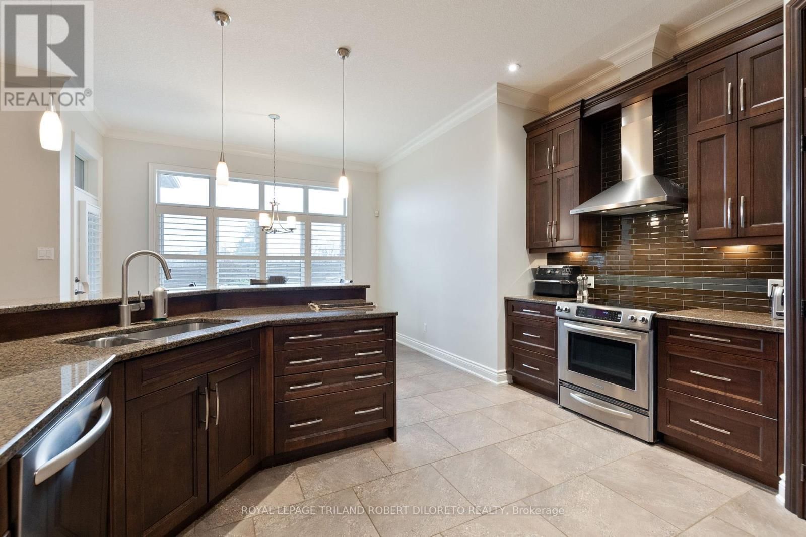 6968 CLAYTON WALK Image 16