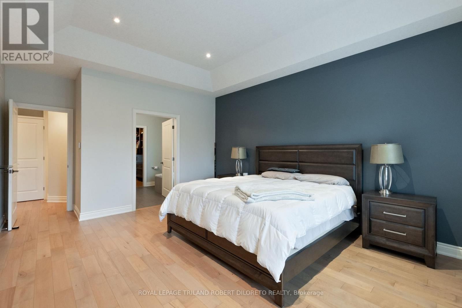 6968 CLAYTON WALK Image 18